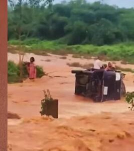 Rescue team assisting the trapped school children during the flooding